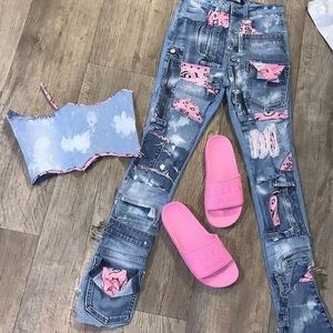 Pink slides, top, jeans